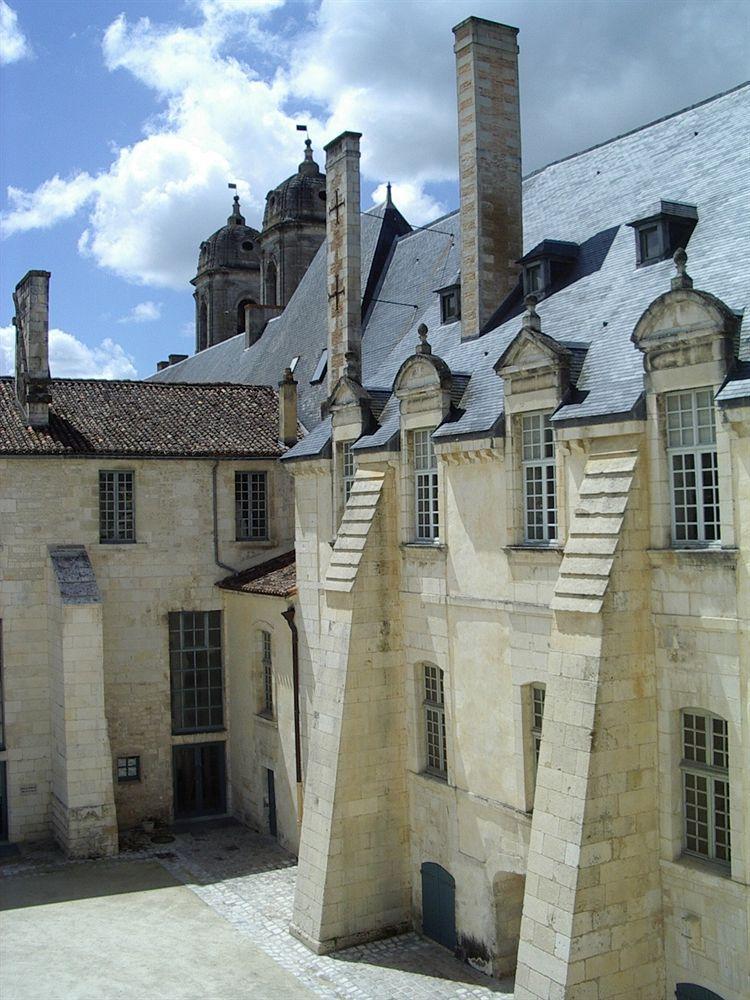 Abbaye Royale Hotel Saint-Jean-d'Angely Exterior photo