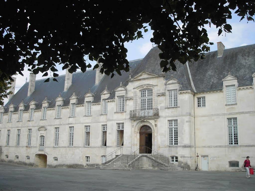 Abbaye Royale Hotel Saint-Jean-d'Angely Exterior photo